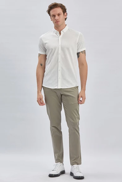 Beyaz Desenli Jakarlı Düğmeli Yaka Casual Slim Fit Dar Kesim Tişört 1011240152