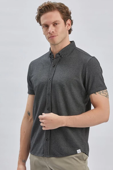 Siyah Desenli Jakarlı Düğmeli Yaka Pamuklu Likralı Casual Slim Fit Dar Kesim Tişört 1011240150