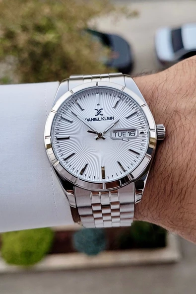 Daniel Klein DKISTE1306 Gümüş Renk Takvimli Ve Gün Foksiyonlu Renk Erkek Kol Saati - Resim 3