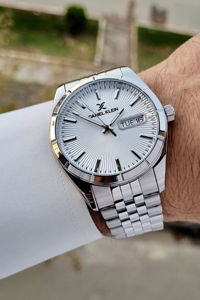 Daniel Klein DKISTE1306 Gümüş Renk Takvimli Ve Gün Foksiyonlu Renk Erkek Kol Saati ürün görseli 1