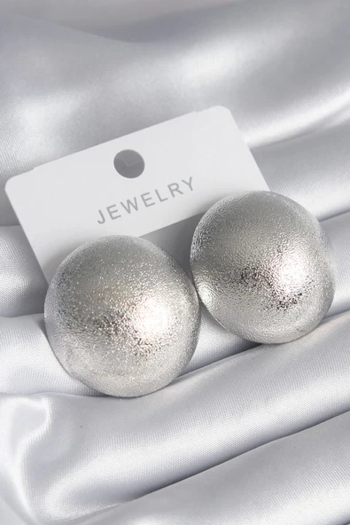 Pirinç Gümüş Renk İşleme Detay Yuvarlak Model Kadın Küpe ürün görseli 1