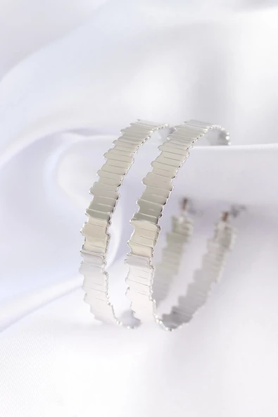 Pirinç Gümüş Renk Tırtıklı Halka Küpe ürün görseli 1