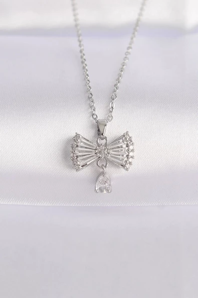 316L Çelik Zincir Gümüş Renk Zirkon Taşlı Kalp Detay Fiyonk Kolye ürün görseli 1