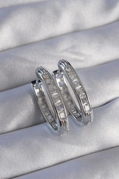 Pirinç Gümüş Renk Zirkon Taşlı Oval Model Küpe ürün görseli 1