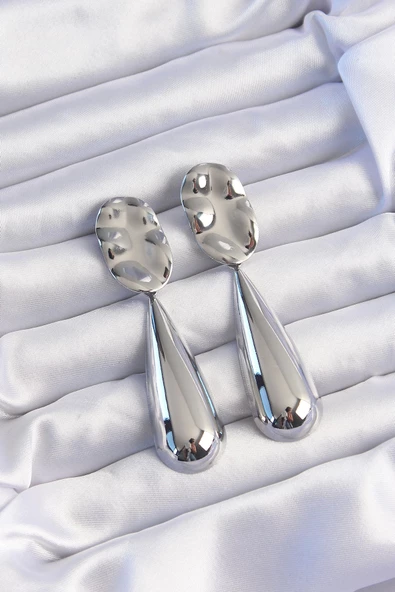 Pirinç Gümüş Renk Uzun Bombeli Ezme Plaka Küpe ürün görseli 1