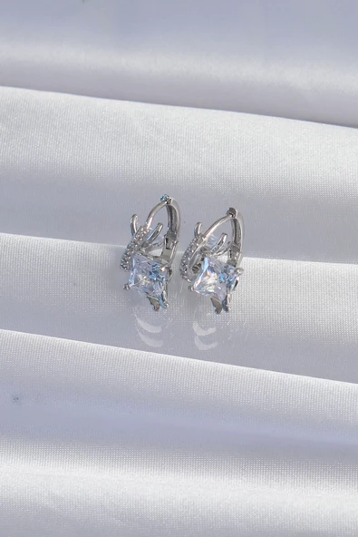 Pirinç Gümüş Renk İri Zirkon Taşlı Kıvrımlı Minimal Kelebekli Halka Küpe - Resim 3