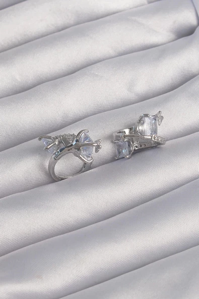 Pirinç Gümüş Renk İri Zirkon Taşlı Kıvrımlı Minimal Kelebekli Halka Küpe - Resim 2