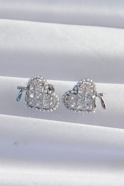 Pirinç Gümüş Renk Fiyonk Detay İncili Zirkon Taşlı Kalp Küpe - Resim 2