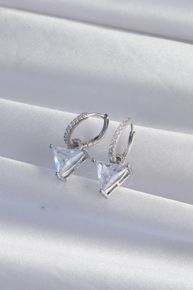 Pirinç Gümüş Renk Üçgen Zirkon Taşlı Sallantılı Halka Küpe - Resim 2