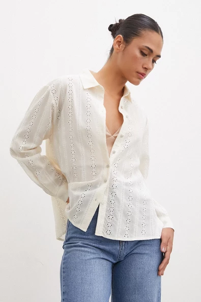 Fisto İşlemeli Gömlek Krem ürün görseli