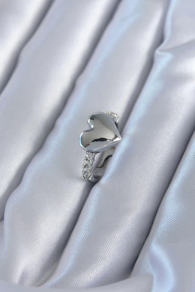 Gümüş Renk Pirinç Zirkon Taşlı Kalp Model Kadın Yüzük ürün görseli 1