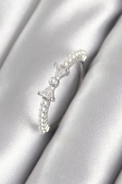 Pirinç Gümüş Renk Zirkon Taşlı Kurdele Model İnci Detay Kadın Yüzük ürün görseli 1