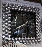 En Kaliteli Güzel Zengin Gösterişli Parlak Çok Taşlı Duvar Saati thumbnail 2