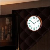 22 cm Karanlıkta Parlayan Fosforlu Beyaz Kahve Siyah Duvar Saati thumbnail 4