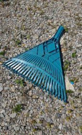 Bahçe Tırmığı 24 Dişli Yaprak Tırmığı Plastik Tırmık Çim Temizleme Tırmığı thumbnail 2