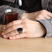 Tuğra İşlemeli Siyah Yuvarlak Oniks Taşlı 925 Ayar Gümüş Erkek Yüzük - 2