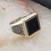 925 Ayar Gümüş Düz Oniks Taşlı Desenli Erkek Yüzük thumbnail 2