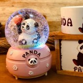 Sevimli Panda Müziki Kar Püskürten Gece Lambası Kar Küresi Ve Panda Yastık Kutulu Kupa Hediye Seti - 3