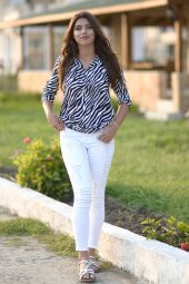 Siyah Beyaz Döküm Bluz - Kolyeli - 1