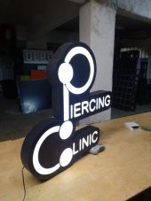 Piercing Clinic Yazılı Tabelası 3D LED Tabela Neon Etkili Işıklı Kutu Harf Tabela 30x45cm Pleksiglas - 1