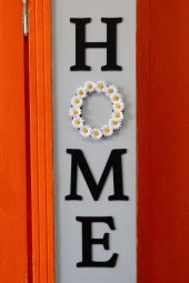 Home Yazılı Beyaz Papatya Süslü Siyah Ahşap Duvar Yazısı - 3