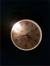 Klasik Retro Fosforlu Işıklı Sessiz Kayar Saniyeli Çalar Saat thumbnail 3