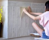 Renkli Duvarlar NW38 AÇIK GRİ AHŞAP KENDİNDEN YAPIŞKANLI ESNEK SÜNGER DUVAR PANELİ thumbnail 1