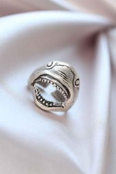 Eskitme Gümüş Renk Metal Köpek Balıklı Ayarlamalı Erkek Yüzük - 1