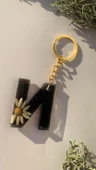 N Harfi Siyah Renk Kurutulmuş Sarı Papatya Çiçekli Simli Anahtarlık Gold Aksesuarlı El Yapımı Epoksi - 5