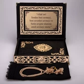 Şal + Tesbih + Kuran Hediye Seti (Orta Boy, ŞemsLafzatullah, Gold Pleksi, Raşel Kutu, Siyah) - 4