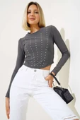 Taşlı Uzun Kol Kaşkorse Bluz Füme thumbnail 2