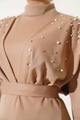 Önü İncili Kuşaklı Elbise Latte thumbnail 4