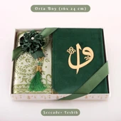 Kuran +  Seccade +  Tesbih Hediye Seti (Orta Boy, Kadife, Desenli Kutu, Zeytin Yeşili) thumbnail 1