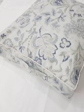 Gri Çiçekli Büyük Yer Minderi Kılıfı 60-60-10 cm Fermuarlı Fitillli - 1