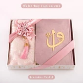 Kuran +  Seccade +  Tesbih Hediye Seti (Hafız Boy, ElifVav, Kadife, Desenli Kutu, Pudra Pembe) thumbnail 1