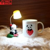 Sevimli Panda Sarı Işıklı Biblo Masa Lambası Kalp Tutan Panda Kişiye Özel Kupa Hediye Seti - 1