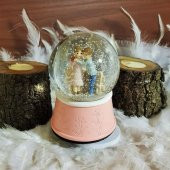 Genç Aşıklar Orta Boy Dönen Gövdeli Kurmalı Kar Küresi Müzik Kutusu - 2