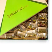 Lüks Antep Fıstıklı Badem Ezmesi Helvası 800 G thumbnail 5