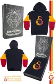 Galatasaray Orijinal Lisanslı Logo Siyah Kapüşonlu Sweat Hediyelik Ahşap Kutulu - 1