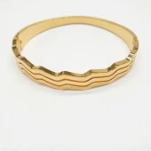 Altın Renk Dalgalı Kadın Bileklik - 1