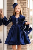 Kız Çocuk Yakadan Göğse ve Omuzları İnci İşlemeli Balon Kollu Lacivert Kadife Abiye thumbnail 1