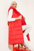 Kapüşonlu Uzun Şişme Yelek Kırmızı thumbnail 1