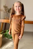 Kız Çocuk Omuzlarında Fırfır Detayı Angel Yazı İşlemeli Kadife Kahverengi Taytlı Takım thumbnail 1