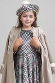 Kız Çocuk Kazayağı Desen Elbise Kolları Peluş ve Omuzları İnci İşleme Kemerli Fildişi Kaşe Kaban - 9