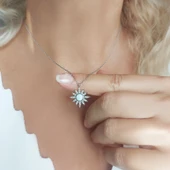 925 Ayar Gümüş Beyaz Opal Taşlı Yıldız Kolye thumbnail 4