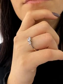 Sertifikalı Swarovski Tria 3 Üç Taş 925 Gümüş Yüzük thumbnail 3