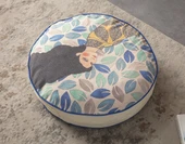 Dekoratif Mavi Kadın Portreli Yuvarlak Taşınabilir Yer Minderi Puf 60 x 60 cm - 1