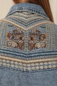 Denim Kumaş Sırtı Nakışlı Kadın Mavi Ceket - 5