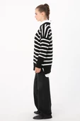 Siyah-Beyaz-Çizgili Dik Yaka Triko Kazak - 3