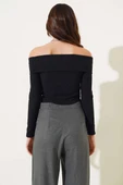 Kayık Yaka Yırtmaçlı Bluz Siyah thumbnail 3